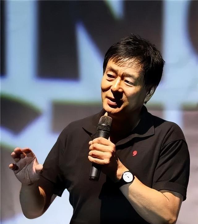 濮存昕：家人相继去世，如今72岁不敢老去，还要照顾年迈的老母亲