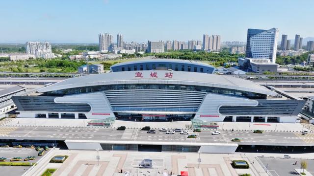 从“山水相望”到“即刻出发”，39分钟串起秋日盛景与人间美味