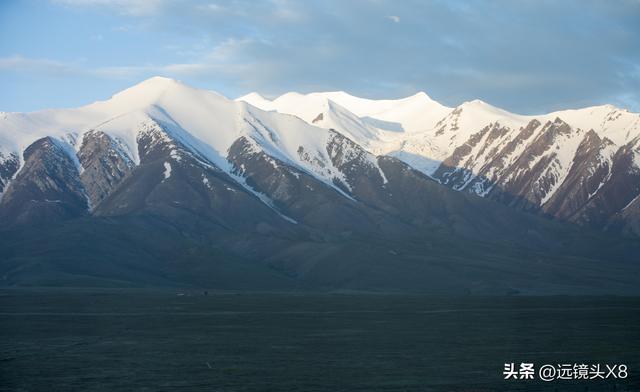 可可西里自然保护区绵延的雪山