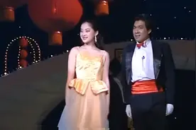 31年前春晚给陈佩斯作配的女孩，如今已成了大咖，大家认出她了吗图片