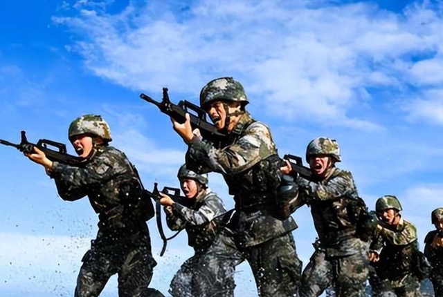 特朗普还未登机访华，大批美国坦克将运往台岛，解放军动作更大