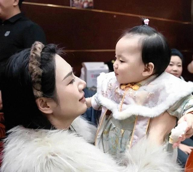 专家彻底错了! 生育率暴跌的祸首不是房价, 而是我们落下的那张土炕