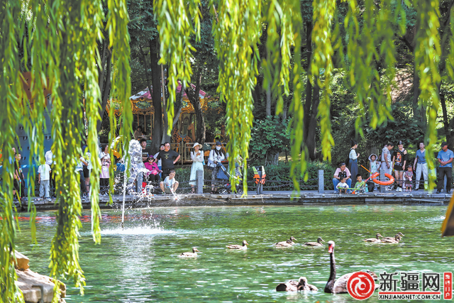 乌鲁木齐：碧水绕城 生态如画