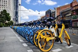 40多岁男子坐共享单车车篮摔死！骑车同伴被认定全责，零度观点：破坏规则的代价，从来不只是一个人的悲剧图片