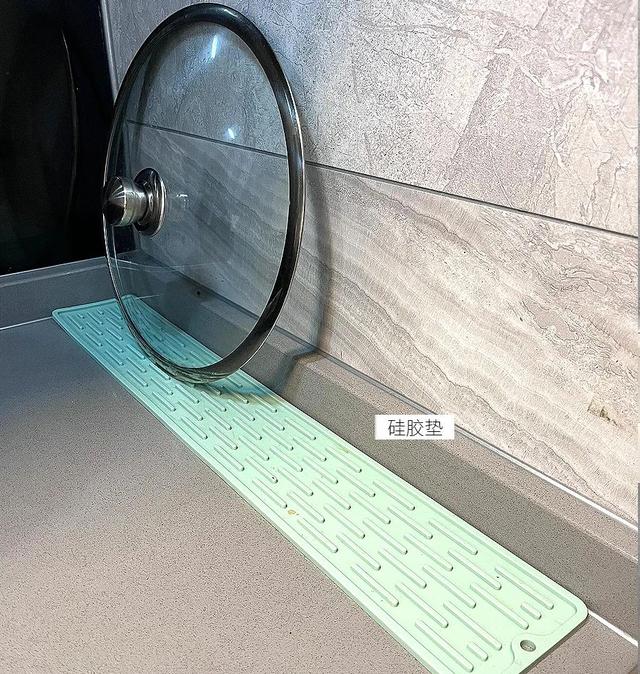 被网友的“锅盖收纳”惊呆了！不花什么钱，把锅盖收纳的服服帖帖