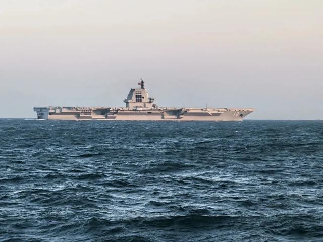 “门锁画质”真离谱！台媒公开“福建”号航母穿航台海北上照片