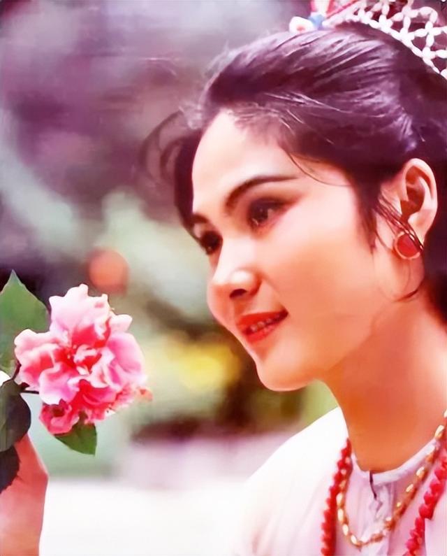 80年代家喻户晓的女演员，嫁给军委副主席儿子，离婚后混得如何？