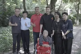 揭秘中国西瓜登顶全球之冠的奥秘！埃文凯尔拜访“西瓜奶奶”获赠引世界羡赞图片