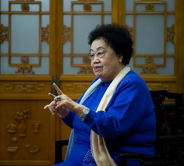身价过百亿，坐拥北京一条街，出门私人飞机，京圈富婆都有谁？