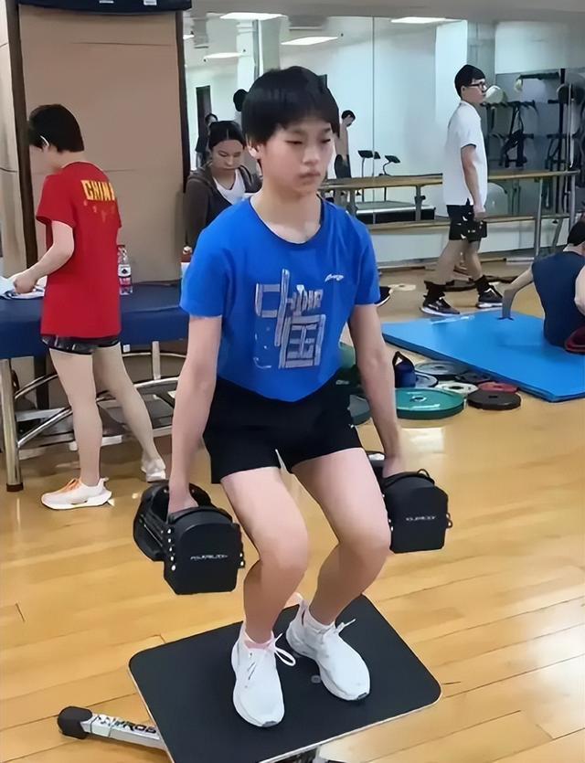 远离造神陷阱！全红婵带伤去滑雪，没想到令人担心的事还是发生了