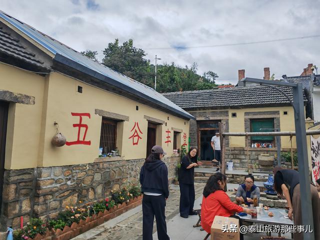 泰安：它是一个新开业创意街区，距红门 2 公里，汇集16 个特色摊位