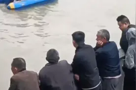 女孩跳河后续，现场情况曝光，知情者发声：女孩被现场很多人笑话图片