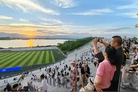 从览山公园“爆火”中能看到什么图片