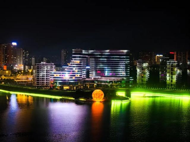 夜宴浩江湖！“超级月亮”与凌云塔共辉，沅江新夜景美出圈