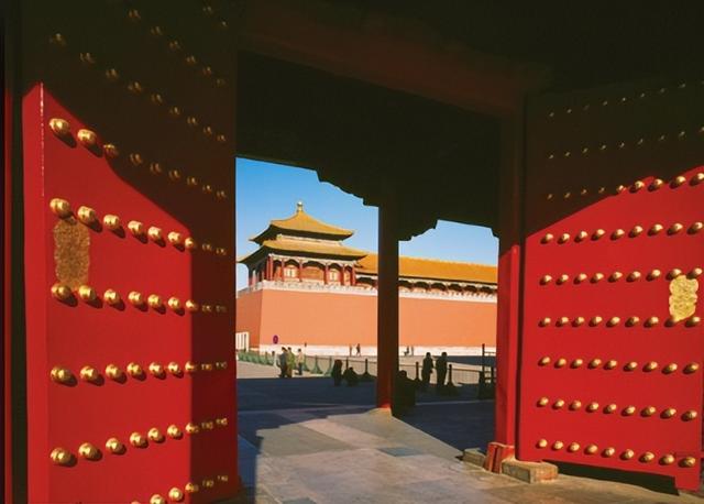 北京秋韵看地坛，网红打卡外有深意，老园子里的时光密码