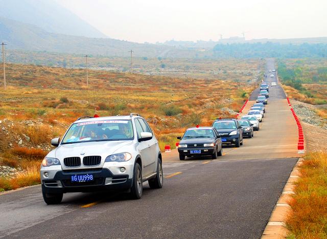 宁夏旅游：从沙漠绿洲到贺兰山岩画揽胜（图）