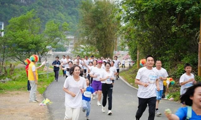 仫佬族最盛大的节日！广西罗城邀你这个周末来过依饭节咯~