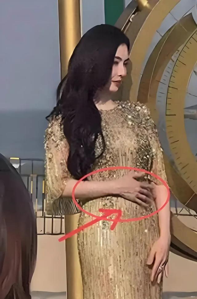 张柏芝现身河北无修图膀大腰圆,手背青筋暴露,果然路人手机真实