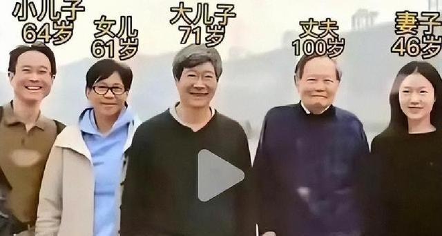 杨振宁逝后1个月,翁帆迁出别墅,带走34箱物件,那是她的全部财产