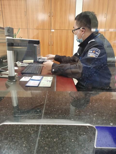 辞了辅警才知道：小县城，月薪3000，五险一金的工作找不到！