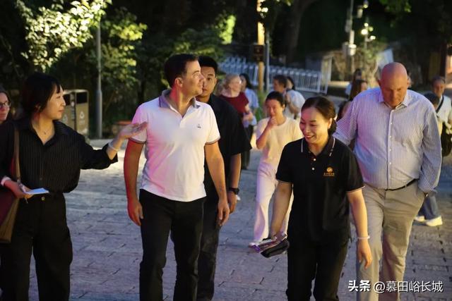 【长城国际会客厅】瑞士联邦议会联邦院议长安德烈亚·卡罗尼参观游览慕田峪长城