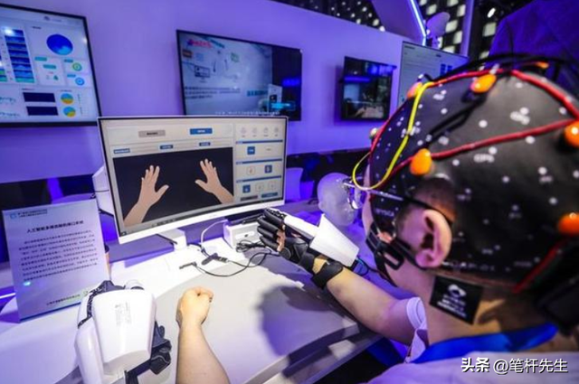 马斯克放话 5-6 年淘汰手机！脑机接口意念操控成真离普及有多远？