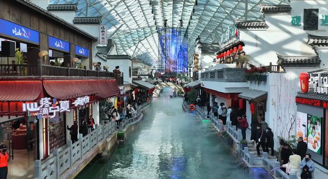 塞上江南添新韵 银川江南水街“36小时不打烊”开街狂欢点燃消费热情