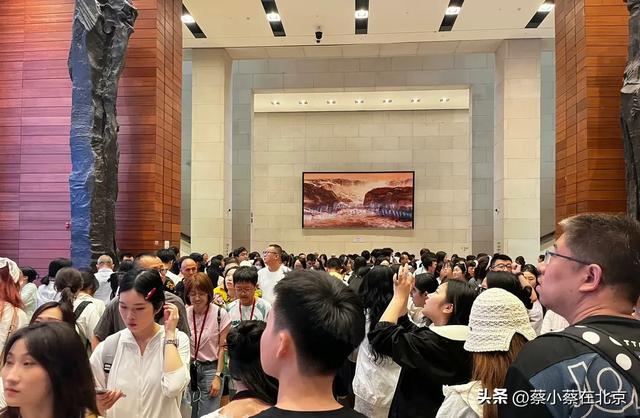 2025年国庆第五天，北京国家博物馆发生的真实排队场景，快来看看