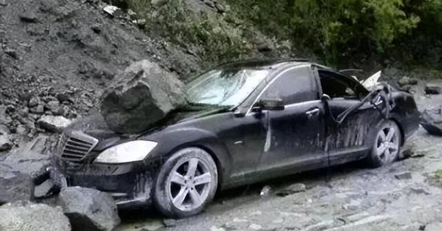 川藏线上被遗弃的豪车这么多，为何没人敢捡？当地人：你捡个试试