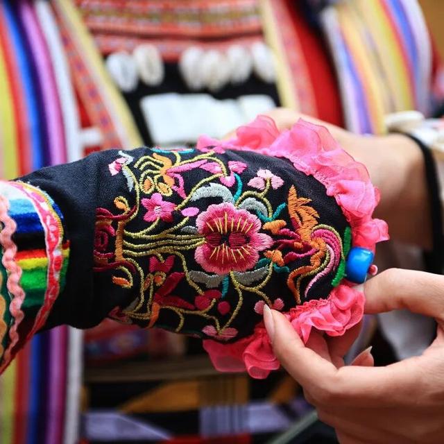 谁说冬日萧瑟？白马河畔，正藏着一个“暖色系”的冬天