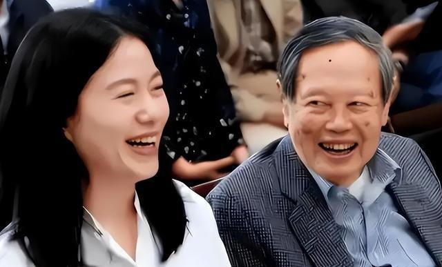 杨振宁去世仅3天，令人担忧的事发生了，原来翁帆一个字都没说错