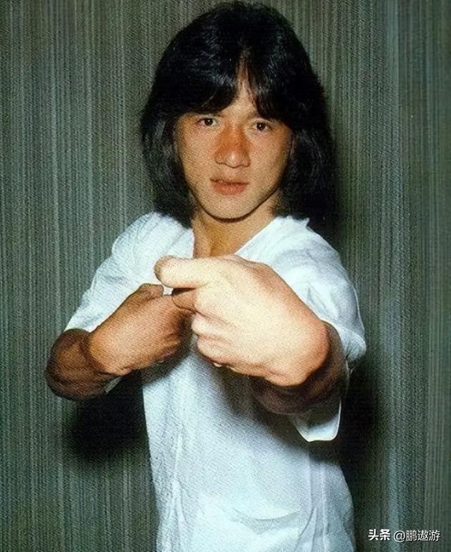 官媒对成龙的称呼变了，三字之差释放强烈信号	，王晶的话有人信了