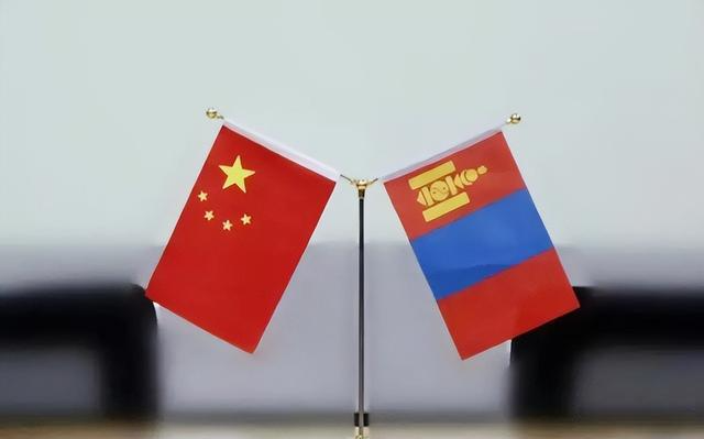 蒙古距中国最近的县城，用中国电、花人民币，还想喝咱的自来水！