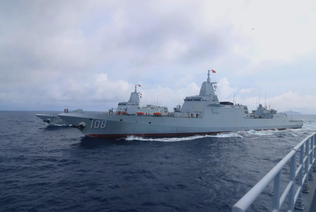 中国海警船与海军军舰冲撞？中方回应