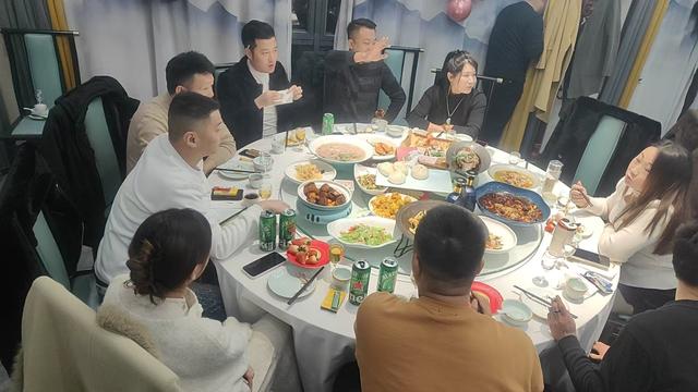 枣庄：飞鹰户外爬山徒步群年会在巨典豪庭酒店隆重举行