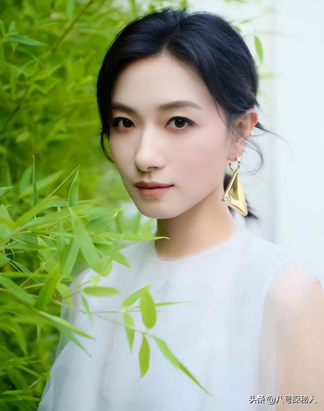 没想到一脱未成名，嫁普通丈夫8年，43岁万茜靠演女大佬终于红了