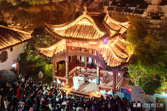 与黄鹤楼的N次“面基”：从课本插图到镜头里的千年活历史