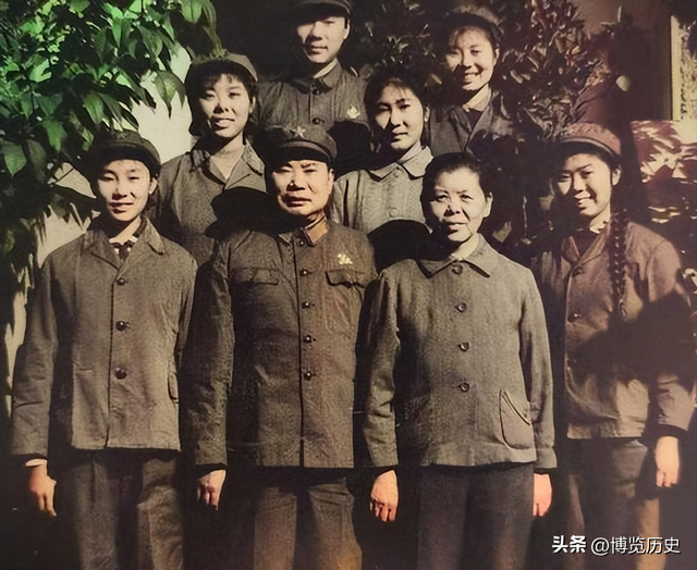 79岁的杨得志上将，迎娶小24岁的娇妻，新婚夜新娘子难以入睡