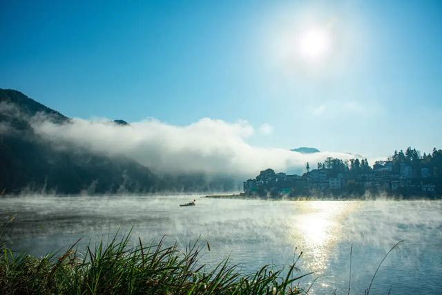 一眼沦陷！新安江的雾气，堪称江南冬日的 “治愈顶流” | 皖美冬日 | 第十五届安徽国际文化旅游节
