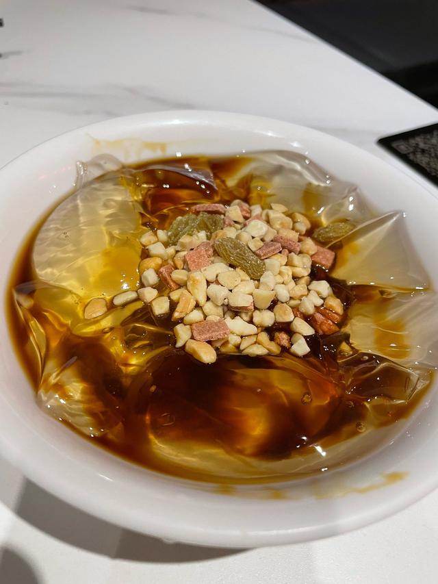 法国小伙来中国旅游，回国后发文称：中国晚上太危险，千万别出门