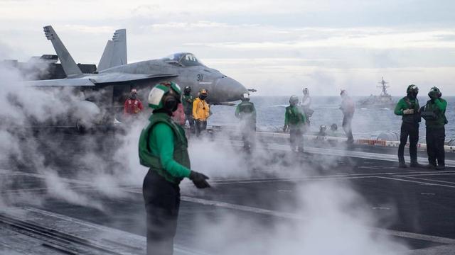特朗普强推蒸汽弹射“开倒车”？美军航母“回头难”