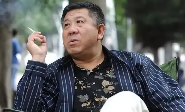 原来他俩是夫妻，家里家外老婆是领导，68岁住大别墅仍坚持拍戏