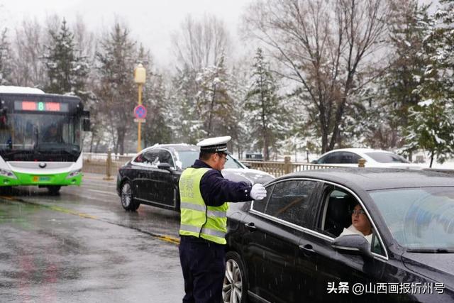 立冬节气 五台山景区初降瑞雪