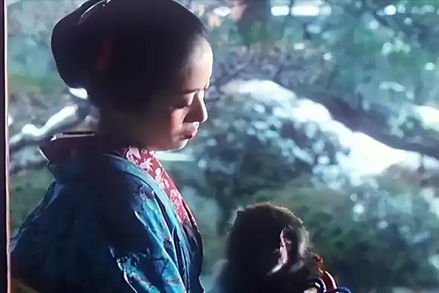 1947年，川岛芳子接受审判的留影	，容貌憔悴，第二年被枪决！