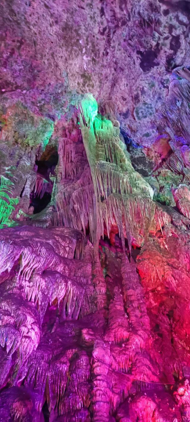 柞水溶洞七彩光与影的传奇之美