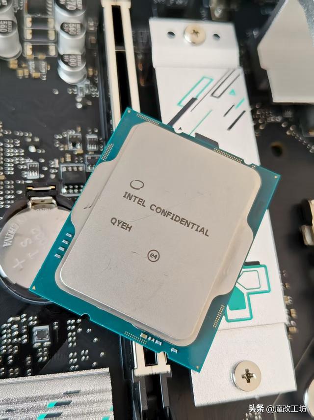 1000元100W低温低功耗12900KES3+400元DDR56000内存16G显卡防缩刚