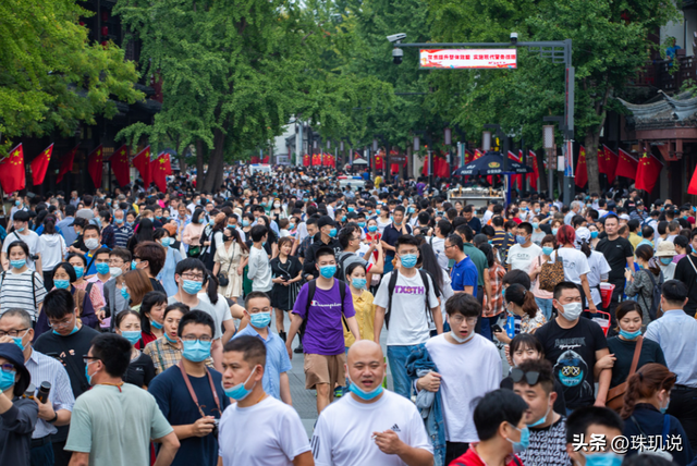 十一景区人山人海，高速充电桩抢破头，谁才是罪魁祸首？