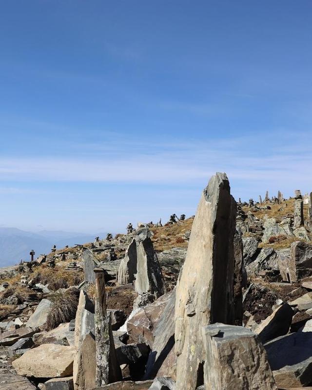 登上新疆云霄峰，一览四国景！