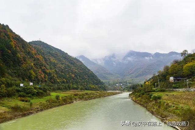 汉中出发沿嘉陵江跨省自驾,把秦巴深秋的美景装进车窗~图片