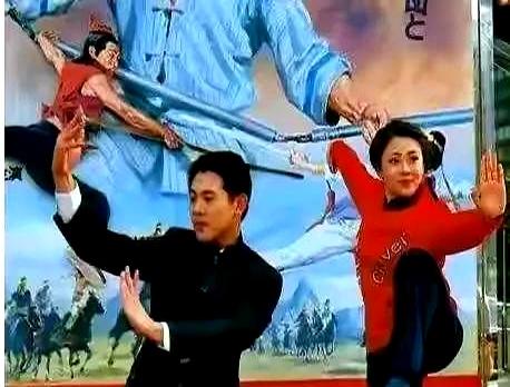 2005年黄秋燕再婚，在美国开了美容院日子温馨幸福，现定居北京